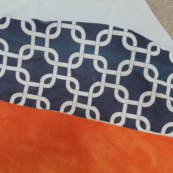 Crib bed skirt, diaper pad cover, sheets - Picture 5 of 9